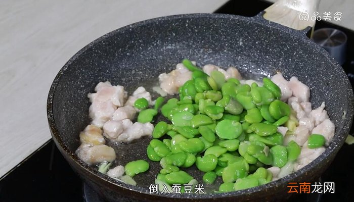 蚕豆炒鸡丁如何做 蚕豆炒鸡丁的做法