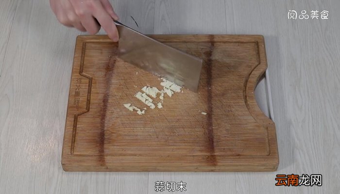 蚕豆炒鸡丁如何做 蚕豆炒鸡丁的做法