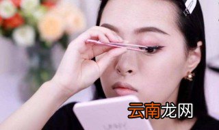 假睫毛怎么贴自然 与眼睛大小相配合