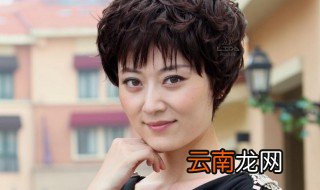 四十岁的女人适合什么发型 什么发型使人显得精神