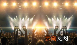 为什么酒吧里面通常放很大声的音乐