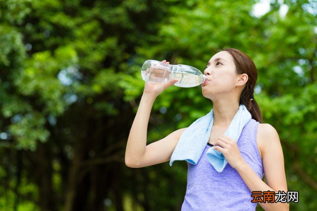 懒人喝水减肥方法不用节食轻松瘦