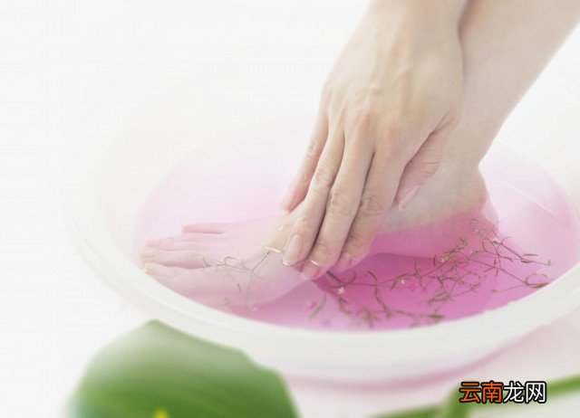 用什么泡脚比较好 这四种包你满意