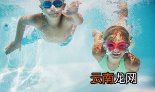 游泳镜防雾剂使用方法 游泳镜喷雾剂使用方法