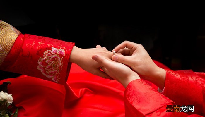 中国的婚纱叫什么 中国的婚纱叫什么名字
