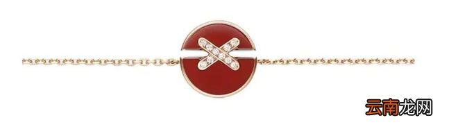 夏天担心藏不住“蝴蝶袖”？集齐明星博主教你“手镯转移大法”！