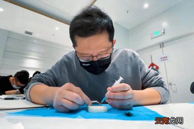 他揭开1.6亿中国男人的痛