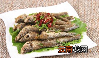 油煎小鱼的做法 油煎小鱼的做法很简单