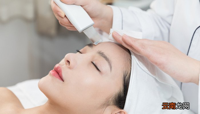 脸粗糙毛孔粗大还出油怎么办 脸粗糙毛孔粗大还出油怎么了
