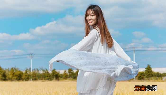 披肩怎么搭配 女士披肩怎么搭配