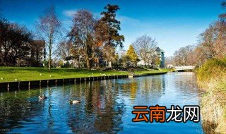 再别康桥如何理解我挥一挥衣袖不带走一片云彩 我挥一挥衣袖不带走一片云彩有什么含义