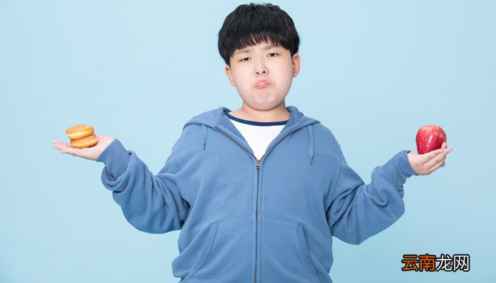 卫衣太宽大了怎么搭配 卫衣又宽又大怎么搭配衣服