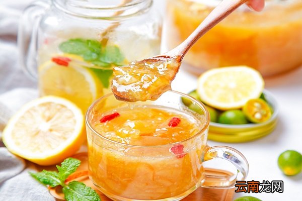 柠檬泡蜂蜜的功效与作用 柠檬泡蜂蜜有什么好处