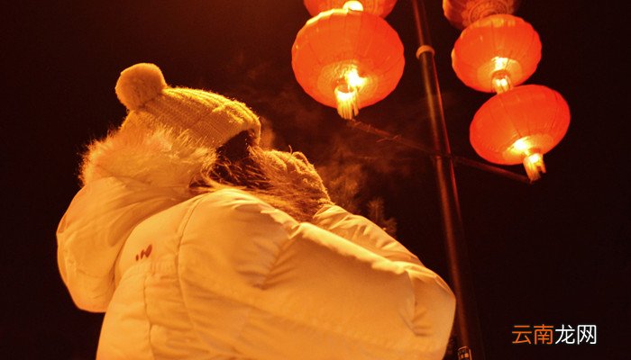 羽绒服上的油渍怎么洗掉 羽绒服上的油渍怎么洗掉小窍门