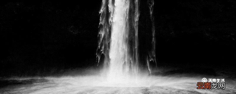 望庐山瀑布古诗意思 望庐山瀑布古诗意思解释