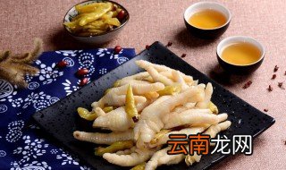 鸡爪要加什么炒才好吃 鸡爪可以跟啥一起炒