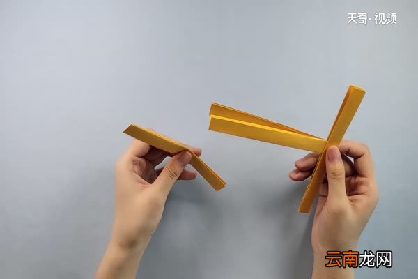 竹蜻蜓的折法 竹蜻蜓的简单折法