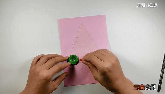 纽扣圣诞树的做法 纽扣怎么做圣诞树