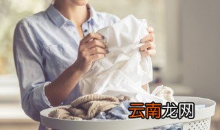 新买的白衣服发蓝是什么原因 新买白衣服发蓝的原因