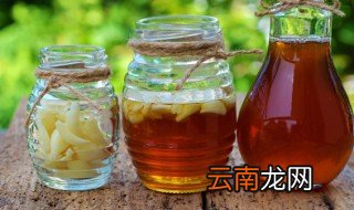 蜂蜜放胶瓶子里可以吗 蜂蜜放在胶瓶里面可以吗