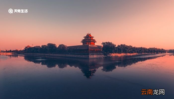 晚泊润州闻角表达的思想感情 润州听暮角的中心思想