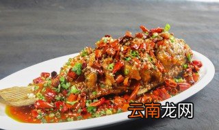 放酱油再淋油可以吗 先放酱油还是先淋油