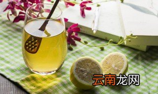 柠檬水放蜂蜜可以吗 柠檬水需要放蜂蜜吗