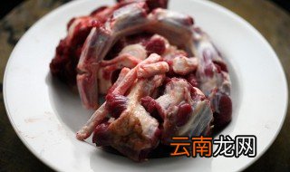牛尾怎样去除血水 牛尾去除血水的方法
