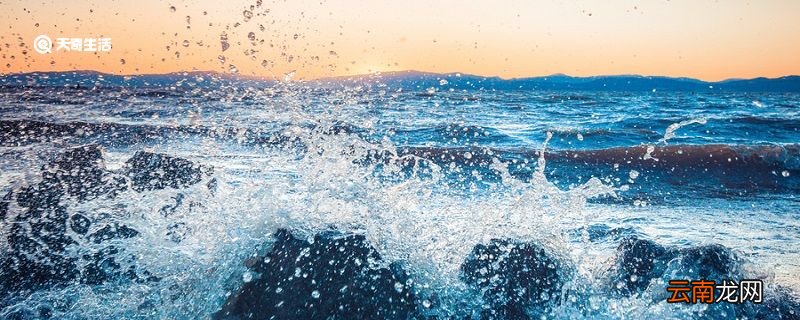 海畔尖山似剑铓秋来处处割愁肠的意思 海畔尖山似剑芒,秋来处处割愁肠什么意思