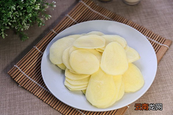 土豆敷乳房的功效与作用 土豆敷乳房的功效与作用有哪些