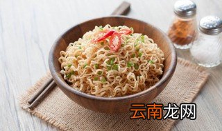 方便面一般做成弯曲的形状原因包括 为什么方便面一般做成弯曲的形状