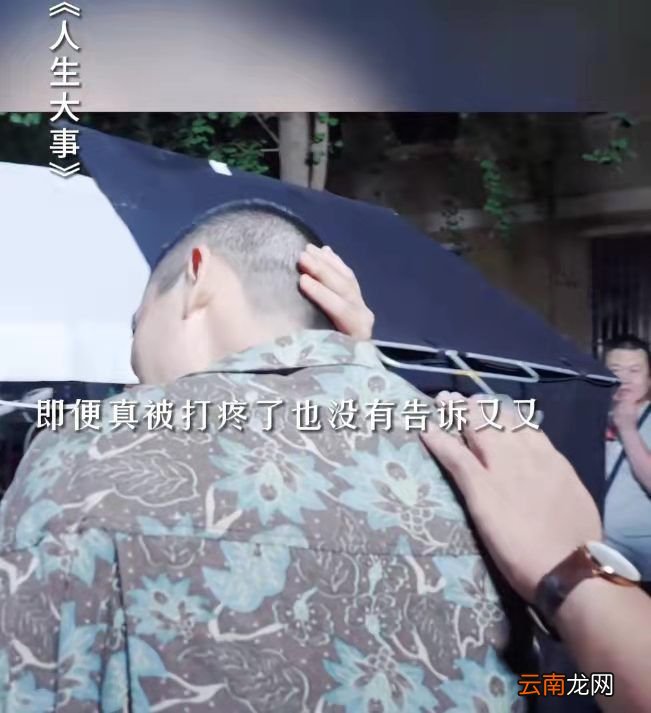 朱一龙拍戏太敬业了，让小演员用力踢自己，还说自己练过金钟罩