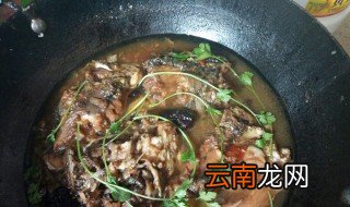 东北家常炖鲤鱼 具体是什么步骤