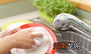洗涤餐具有妙招 餐具怎么洗更干净省水