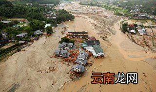 出现泥石流应该往哪个方向跑 泥石流发生的时候往哪个方向跑是正确的