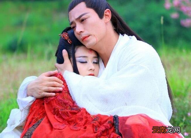 白子画为什么吻小骨