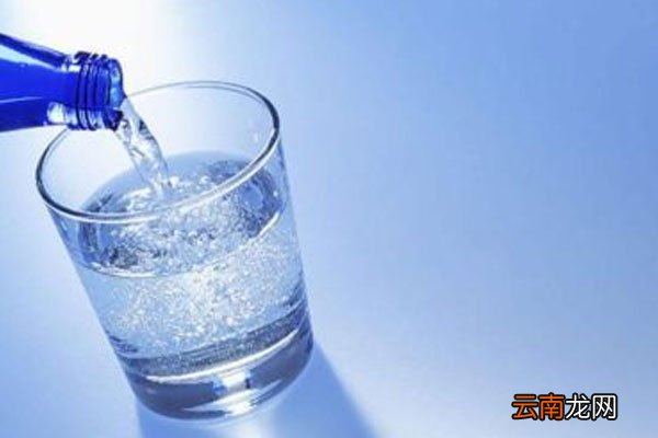 巴黎水是苏打水吗 巴黎水是什么水