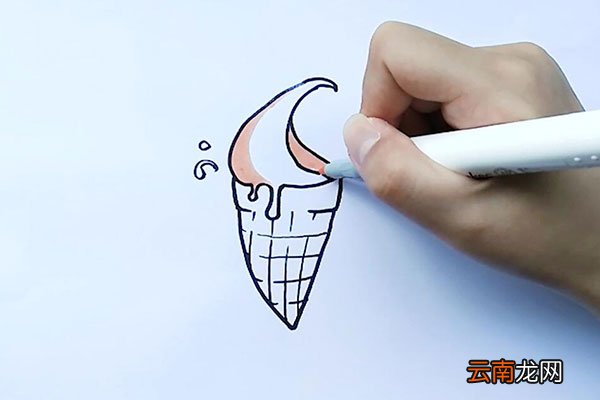 蛋筒冰淇淋简笔画
