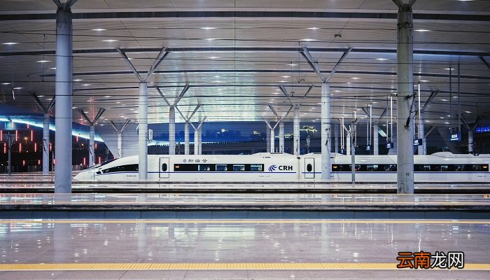 轨道两边有小石头有什么用 轨道上的石头作用