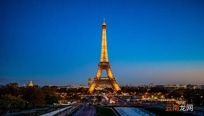 法国总统和他的妻子相差几岁 法国总统的妻子是谁