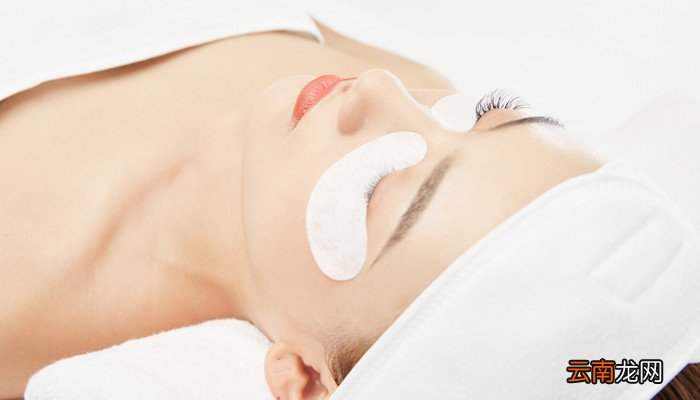 贴完眼膜之后需要洗脸吗 贴完眼膜要不要洗脸