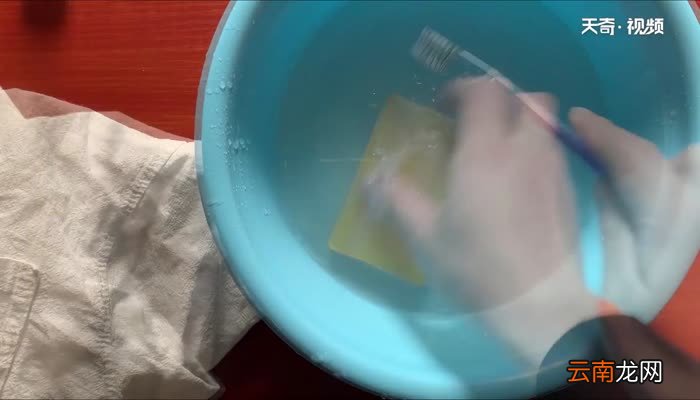 衣服上的霉斑怎么去除小窍门 衣服上的霉斑怎么去除