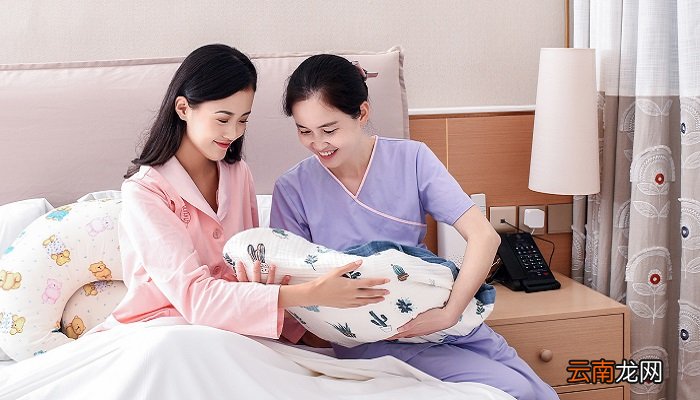 婴儿包被子的方法 如何给婴儿包被子