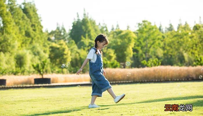 自言自语的意思是什么二年级 自言自语些话二年级