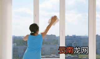 擦玻璃用什么方法擦的更干净 擦玻璃方法