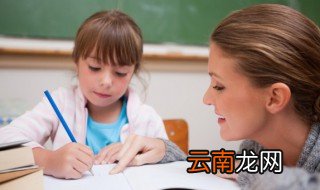 肃立中的肃表示什么意思 肃立中的肃表示啥意思
