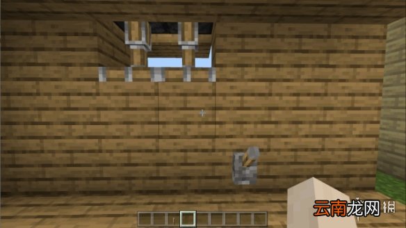 我的世界手游红石隐藏门怎么做 我的世界红石隐藏门建造图文攻略