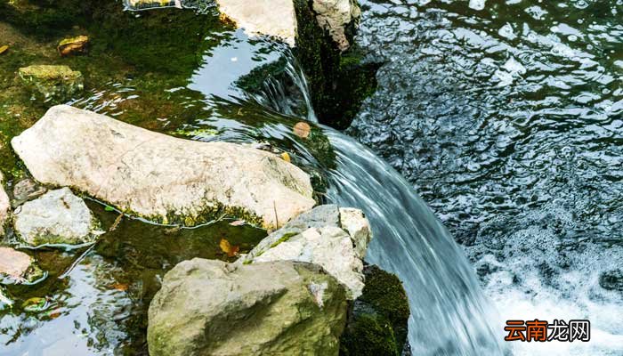 山涧溪水诗词佳句 描写山涧溪水诗词佳句