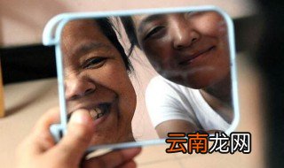 照镜子和照相哪个真实 为什么