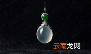 翡翠吊坠的寓意 翡翠吊坠的寓意解释